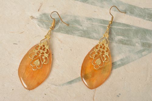Beautiful handmade designer botanical earrings with flower petals and epoxy - MADEheart.com