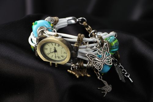 Leder Armbanduhr mit Perlen - MADEheart.com