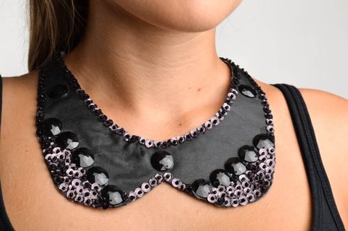 Handgefertigt Damen Kragen Halsschmuck für Damen Collier Halskette in Schwarz  - MADEheart.com