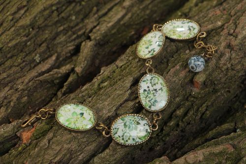 Handmade vintage bracelet made of glass glaze with metal fittings and pendants with green flowers - MADEheart.com