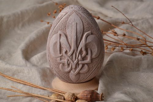 Grand œuf de Pâques en céramique sur support en bois fait main décoratif - MADEheart.com