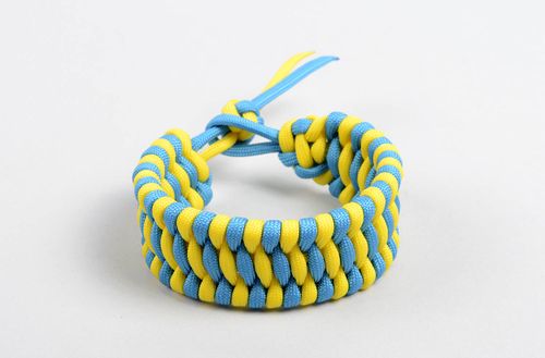 Stylish handmade wrist bracelet designs woven cord bracelet survival tips - MADEheart.com