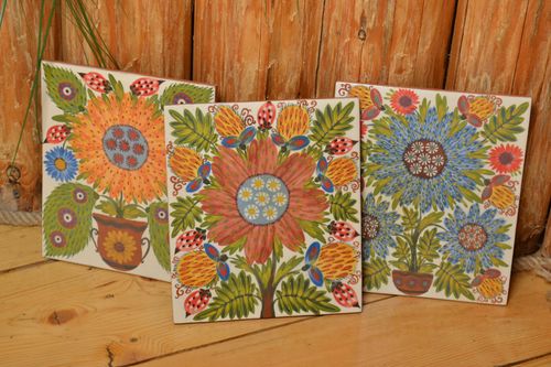 Set of handmade clay tiles 3 pieces with flowers beautiful majolica painting - MADEheart.com