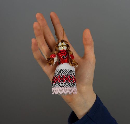 Berloque em forma de boneca macia - MADEheart.com