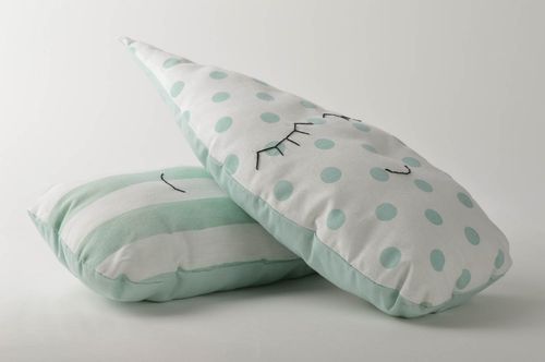 Cojín artesanal almohada decorativa de tela con carita regalo original para niño - MADEheart.com