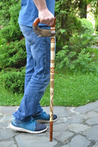 Canne de marche en bois faite main vernie originale cadeau pour homme Loup - MADEheart.com