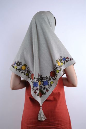 Linen shawl with hand embroidery - MADEheart.com