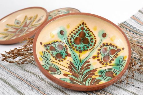 Керамическая тарелка с росписью ручной работы покрытая глазурью для декора дома - MADEheart.com