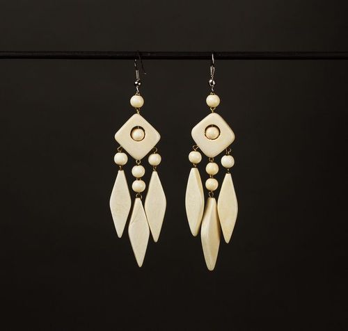 Long ethnic earrings made ​​of wood - MADEheart.com
