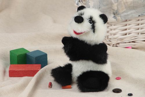 Игрушка на руку из искусственного меха панда черная с белым маленькая хэнд мейд - MADEheart.com