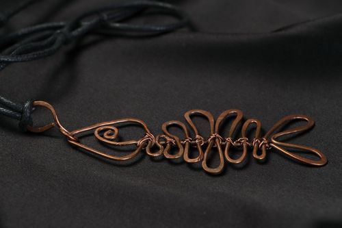 Collier pendentif fait main wire wrap Poisson - MADEheart.com