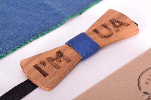 Pajarita de madera y pañuelo para bolsillo de pechera  - MADEheart.com