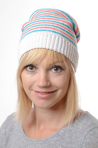 Cappello fatto a mano caldo a maglia da donna accessorio a righe - MADEheart.com