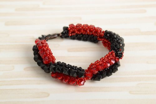 Bracelet en perles de rocaille Bijou fait main rouge-noir Cadeau femme - MADEheart.com