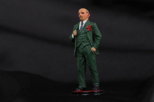 Handmade collectible miniature tin figurine of Lenin painted with acrylics - MADEheart.com