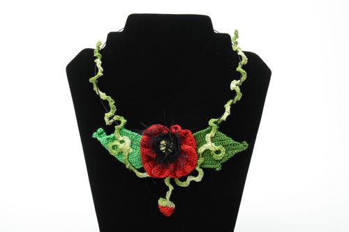 Handgemachtes elegantes Collier mit Blume aus Fäden gestrickt für Frauen  - MADEheart.com