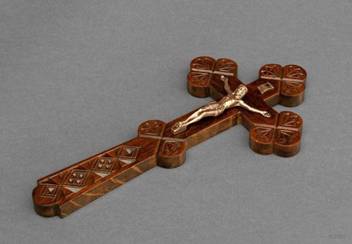 Croix murale en bois et métal - MADEheart.com