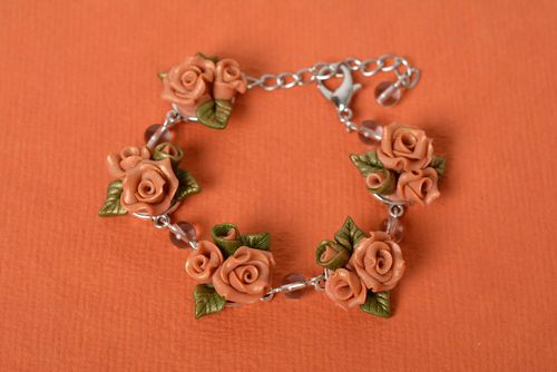 Bracelet fleurs en pâte polymère Roses chaîne métallique original fait main - MADEheart.com