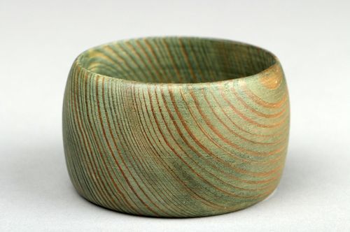 Bracelet fait main large en bois - MADEheart.com