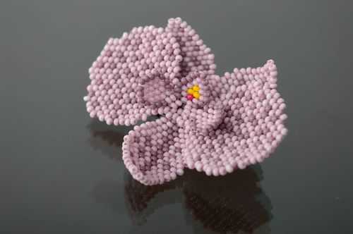 Spilla di perline fatta a mano accessori originali dautore fiore carino - MADEheart.com