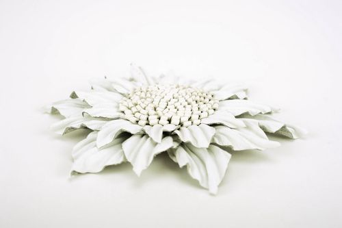 Broche originale en forme de fleur blanche - MADEheart.com