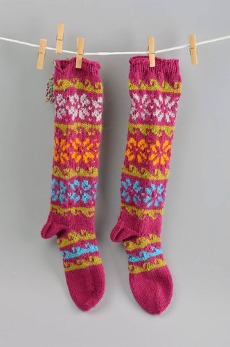 Handgemachtes Winter Accessoire bunte warme Socken grelle schöne Frauen Socken - MADEheart.com