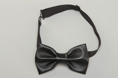 Black bow tie made of leather fabric - MADEheart.com