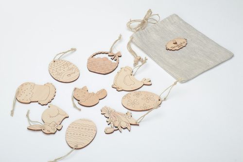 Set of plywood interior pendants and magnets in sack 9 items - MADEheart.com