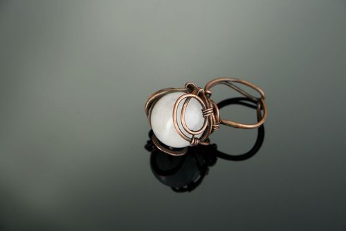 Handgemachter Ring aus Kupfer mit Quarz - MADEheart.com