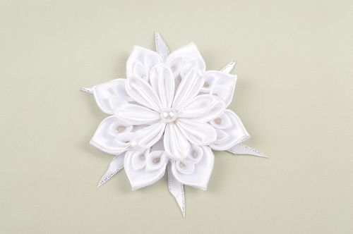Pince cheveux fleur Accessoire coiffure fait main blanc Cadeau pour fille design - MADEheart.com