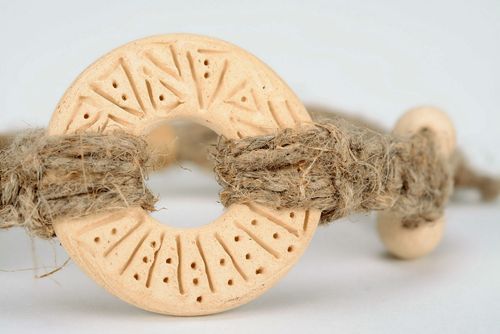 Bracelet fait main en argile blanche - MADEheart.com