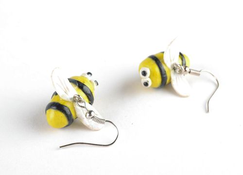 Plastic earrings in the shape of bees - MADEheart.com