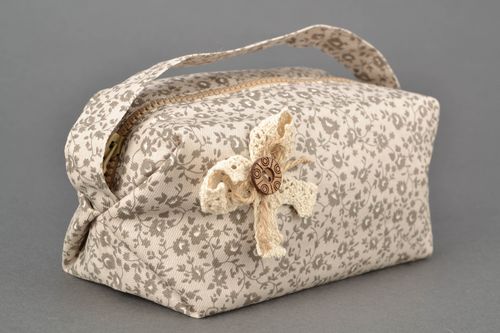 Trousse de beauté artisanale de tissu Fleurs - MADEheart.com