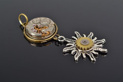 Bijou style steampunk pendentif fait main avec mécanisme dhorlogerie cadeau - MADEheart.com