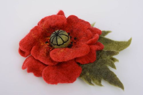 Spilla a forma di fiore rosso fatta a mano accessori originali dautore - MADEheart.com