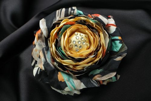 Spilla in seta fatta a mano accessorio originale a forma di fiore bellissimo - MADEheart.com