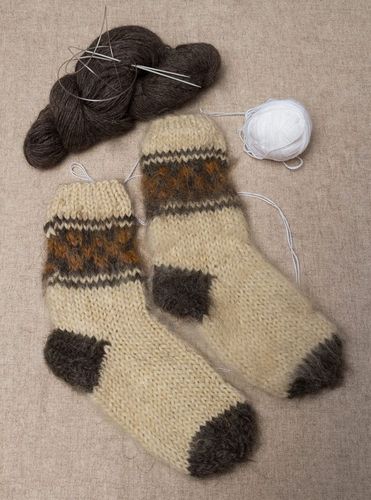 Calzini di lana per donna fatti a mano Abbigliamento da donna Calzini beige - MADEheart.com