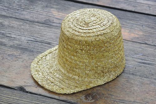 Mens peaked cap made of straw - MADEheart.com