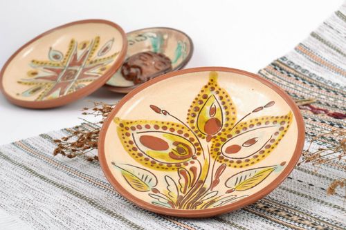 Assiette céramique peinte de glaçure ronde à motif végétal décorative faite main - MADEheart.com