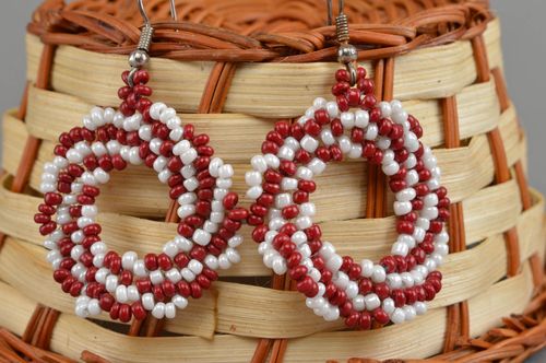Boucles doreilles en perles de rocailles rondes faites main rouges de créateur - MADEheart.com