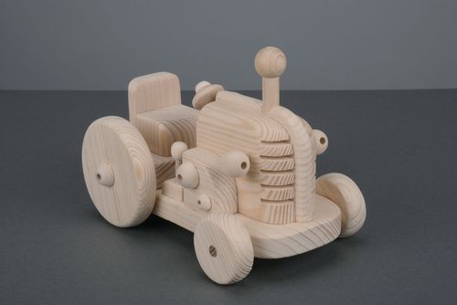 Handmade Traktor aus Holz - MADEheart.com