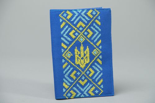 Handmade Passhülle blau gelb - MADEheart.com