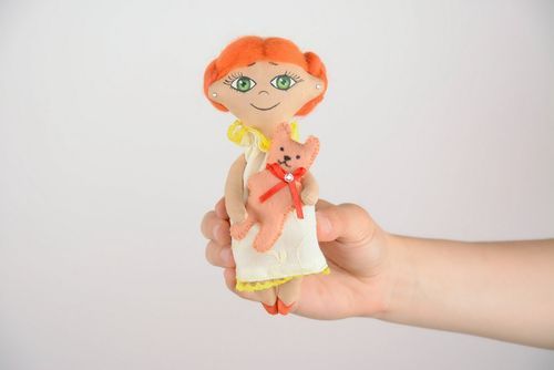 Colgante artesanal con forma de muñeca decoración de interior regalo original - MADEheart.com