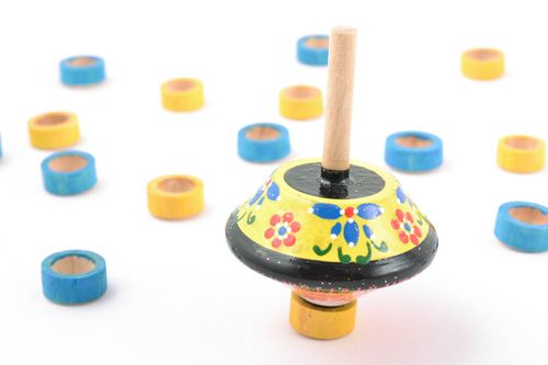 Juguete de madera educativo pequeño artesanal multicolor infantil peonza - MADEheart.com