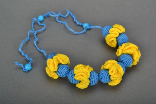Collier tricoté jaune-bleu fait main  - MADEheart.com