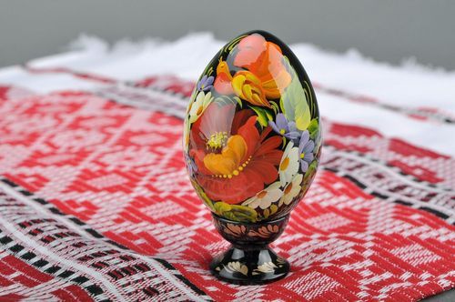 Oeuf de Pâques réalisé en bois avec support Oiseau avec fleurs - MADEheart.com