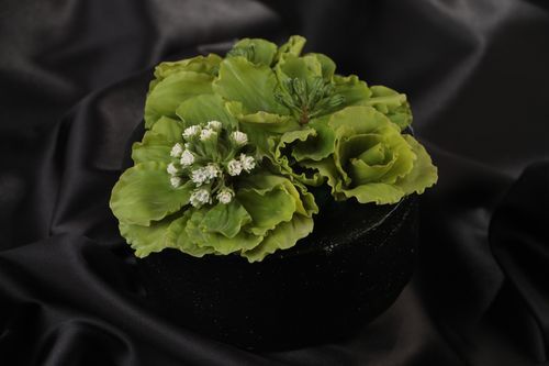 Grüne handgemachte Blumen im Topf aus Polymerton schöne originelle Komposition - MADEheart.com