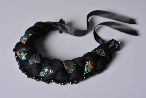 Gros collier Bijou fait main noir tressé fils acryliques ruban Cadeau femme - MADEheart.com