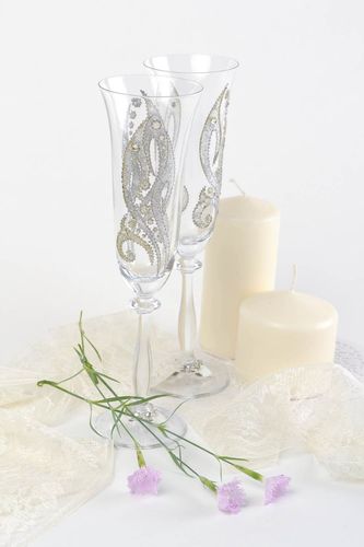 Handmade designer decorative wedding champagne glasses with acrylic painting - MADEheart.com
