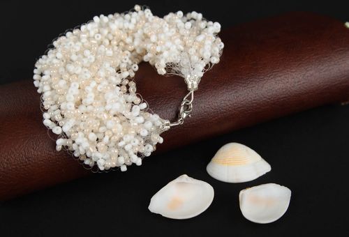 Airy festive white and beige beads bracelet for women - MADEheart.com